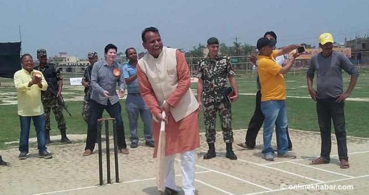 CM Playing Cricket